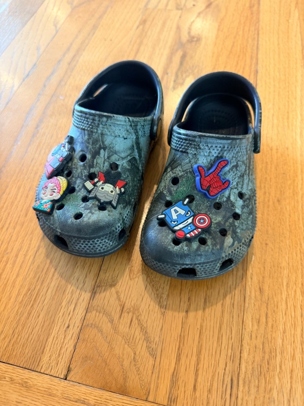 Crocs Kids' Crocs with Superhero/KPop Jibbitz